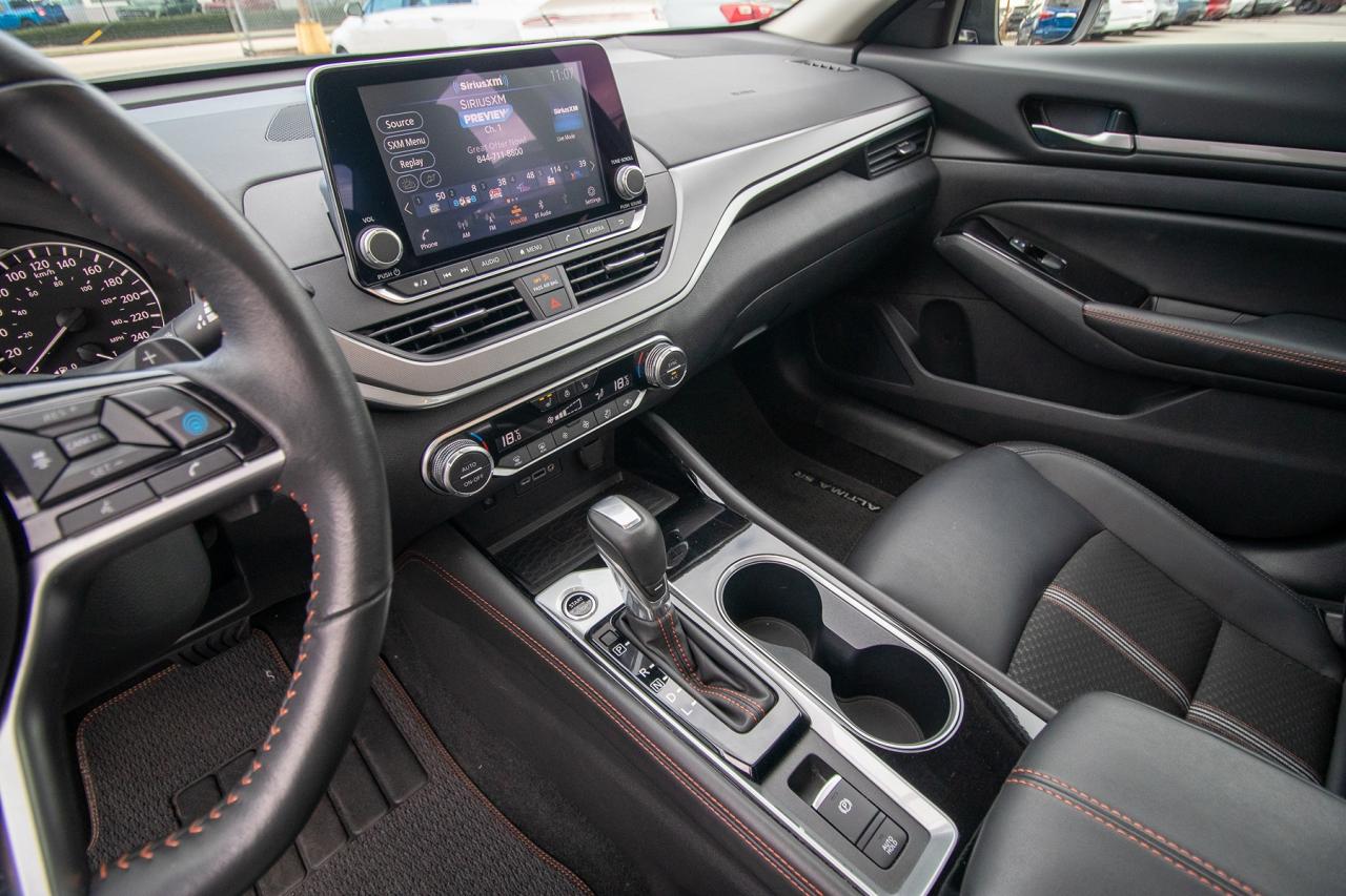 2024 Nissan Altima SR Photo5