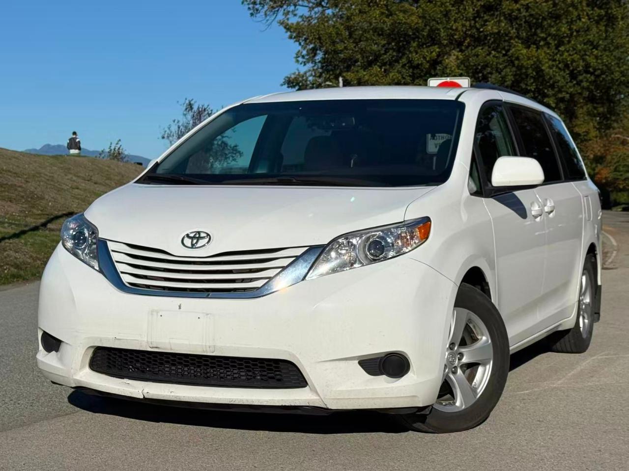 Used 2015 Toyota Sienna LE/ NO ACCIDENT/ BC LOCAL for sale in Richmond, BC