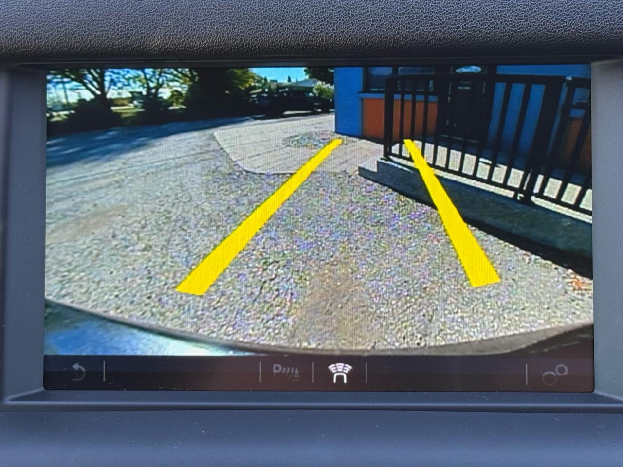 2018 Land Rover Discovery Sport HSE | Leather | Backup Camera | Sunroof - Photo #13