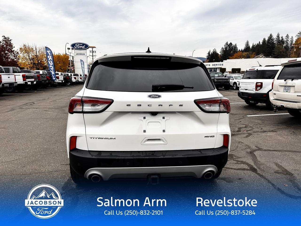 2022 Ford Escape Titanium Photo3