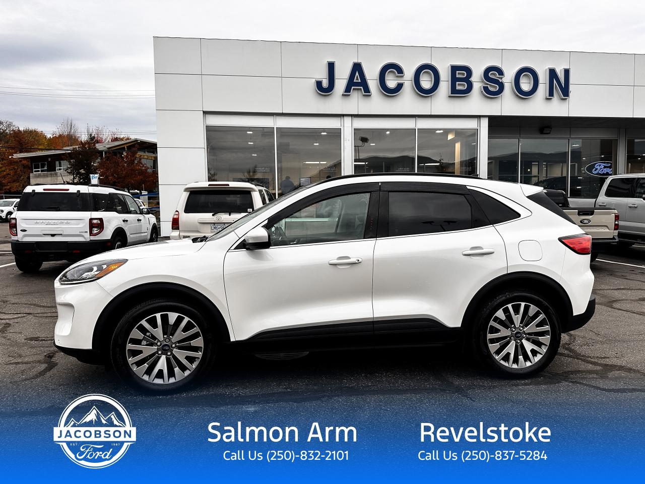 2022 Ford Escape Titanium Photo