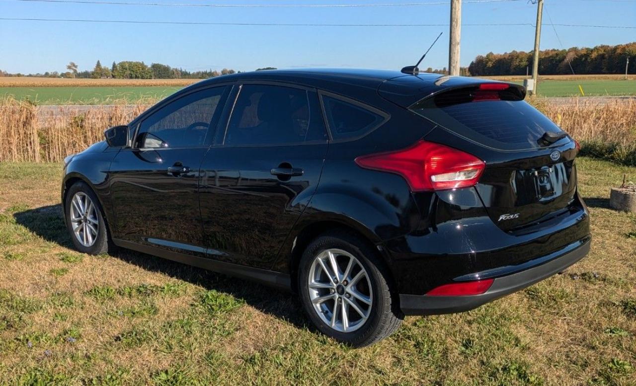 2016 Ford Focus 5DR HB SE Photo2