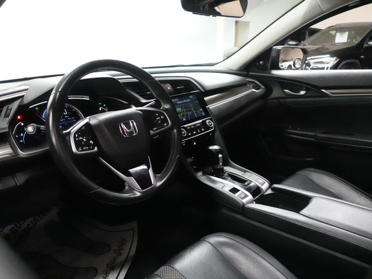 2020 Honda Civic TOURING | Nav | Leather | Sunroof | BSM | CarPlay