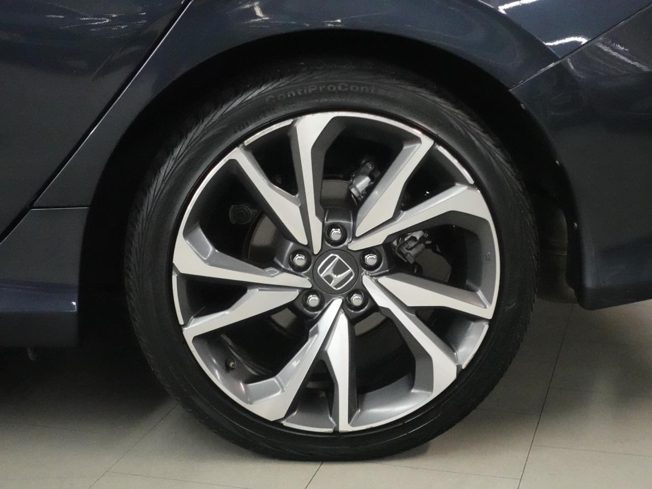 2020 Honda Civic TOURING | Nav | Leather | Sunroof | BSM | CarPlay Photo