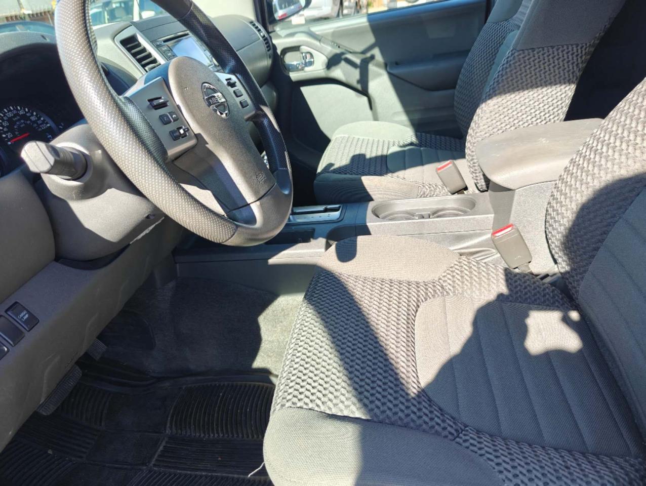 2015 Nissan Frontier 2WD King Cab SWB Auto SV - Photo #12