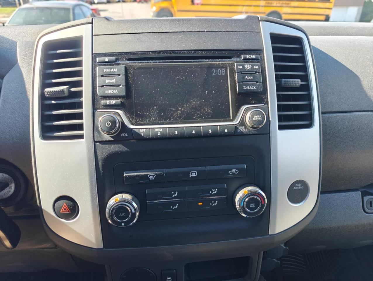 2015 Nissan Frontier 2WD King Cab SWB Auto SV - Photo #15