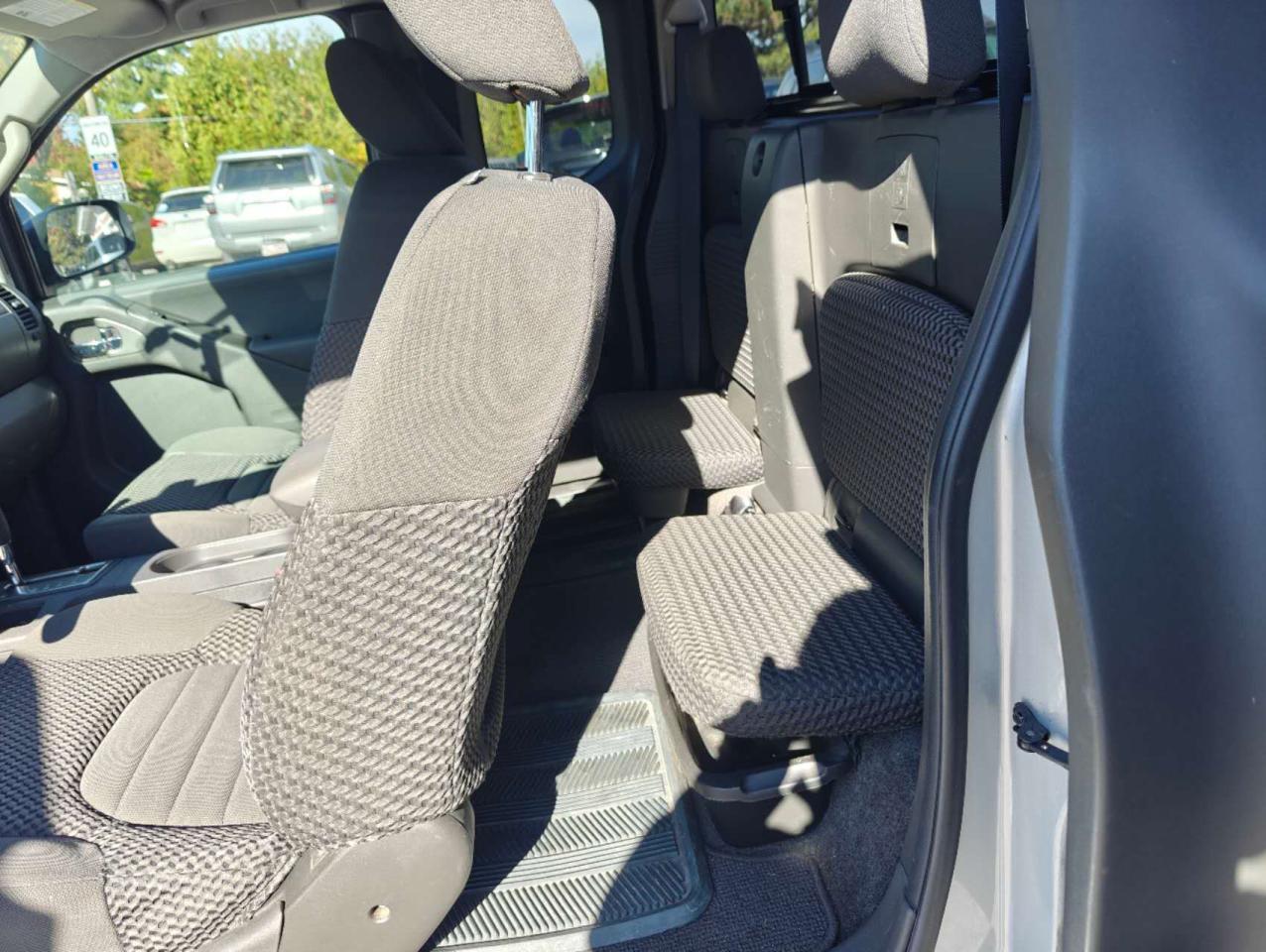 2015 Nissan Frontier 2WD King Cab SWB Auto SV - Photo #16