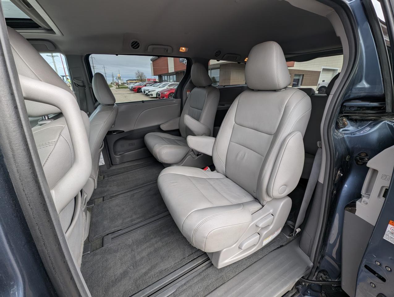 2015 Toyota Sienna XLE AWD | LEATHER | HEATED SEATS - Photo #7