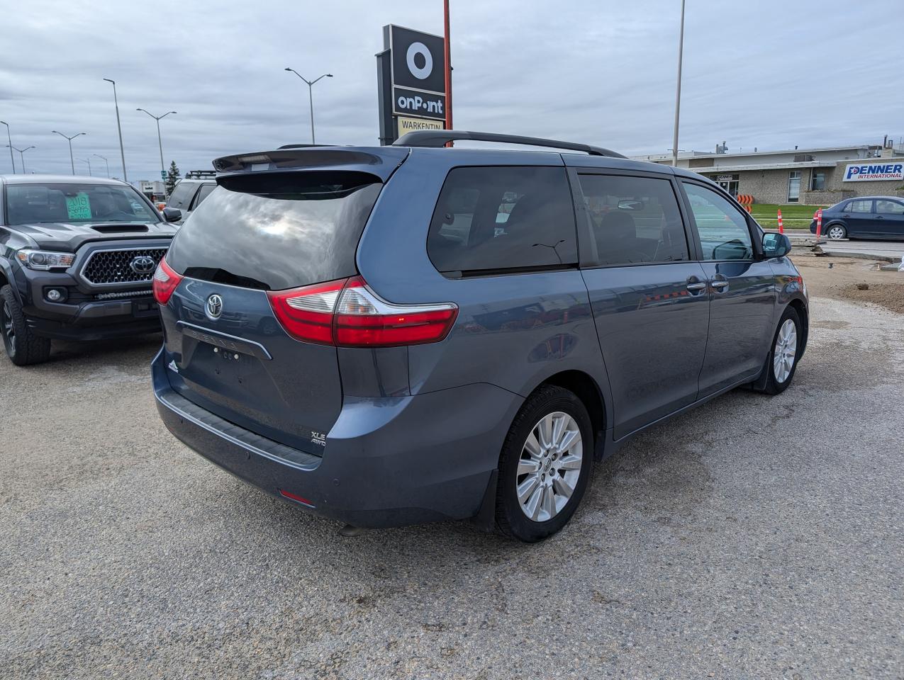 2015 Toyota Sienna XLE AWD | LEATHER | HEATED SEATS - Photo #4