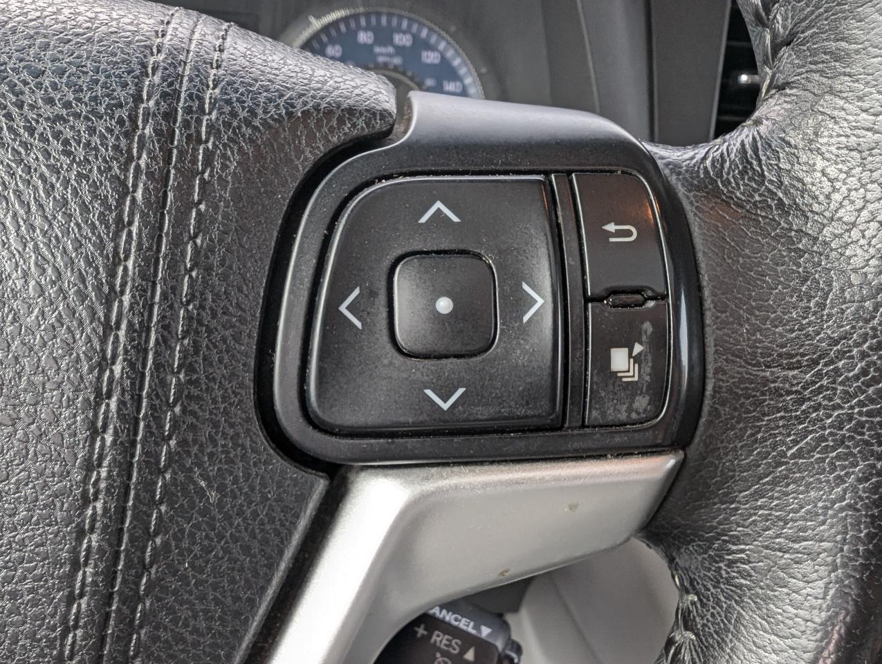 2015 Toyota Sienna XLE AWD | LEATHER | HEATED SEATS - Photo #11