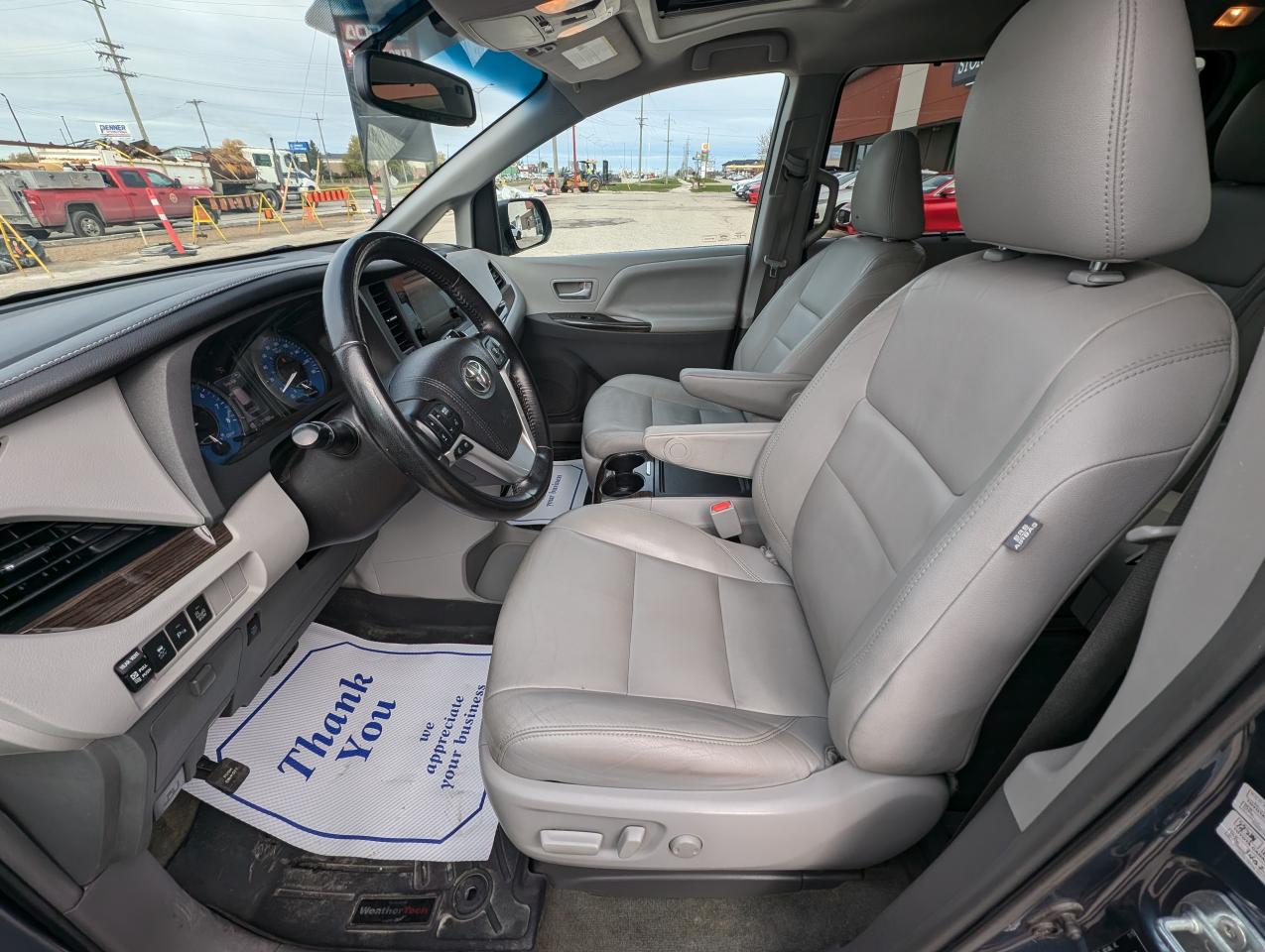 2015 Toyota Sienna XLE AWD | LEATHER | HEATED SEATS - Photo #14