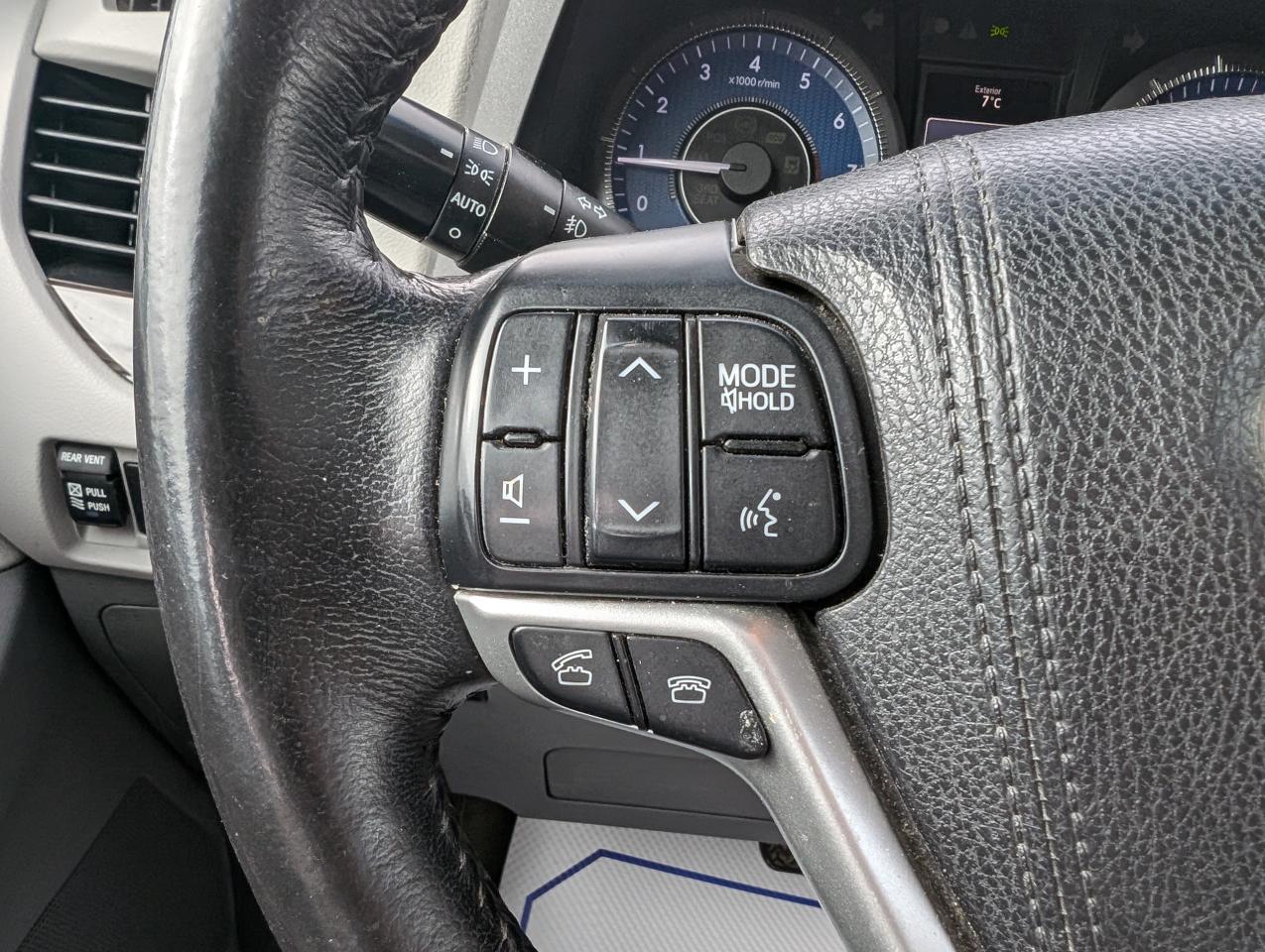 2015 Toyota Sienna XLE AWD | LEATHER | HEATED SEATS - Photo #12