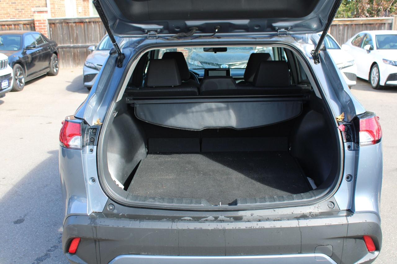 2023 Toyota Corolla Cross LE AWD Photo4