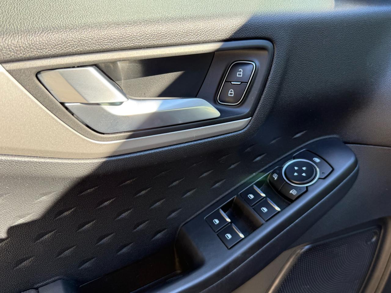 2020 Ford Escape SE - Photo #7