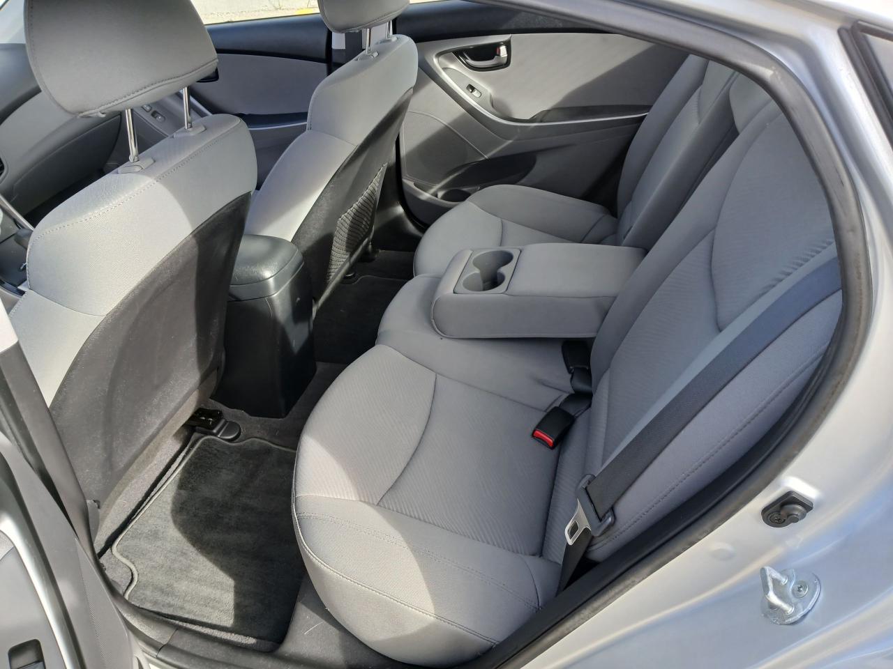 2012 Hyundai Elantra GL - Photo #12