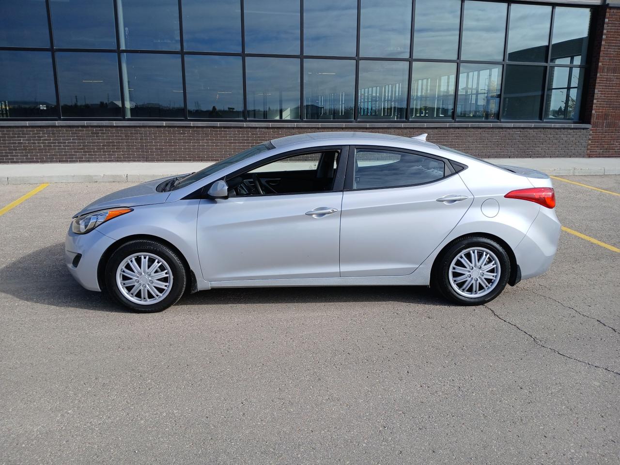 2012 Hyundai Elantra GL - Photo #8