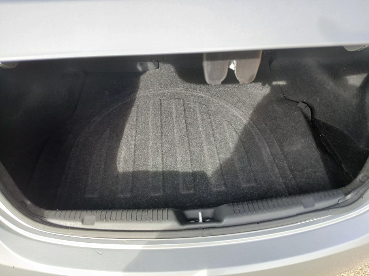 2012 Hyundai Elantra GL - Photo #13