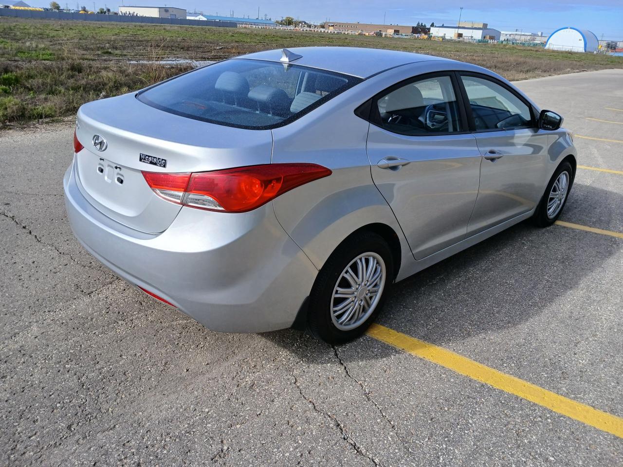 2012 Hyundai Elantra GL - Photo #5