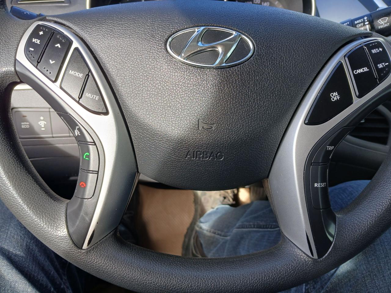 2012 Hyundai Elantra GL - Photo #19