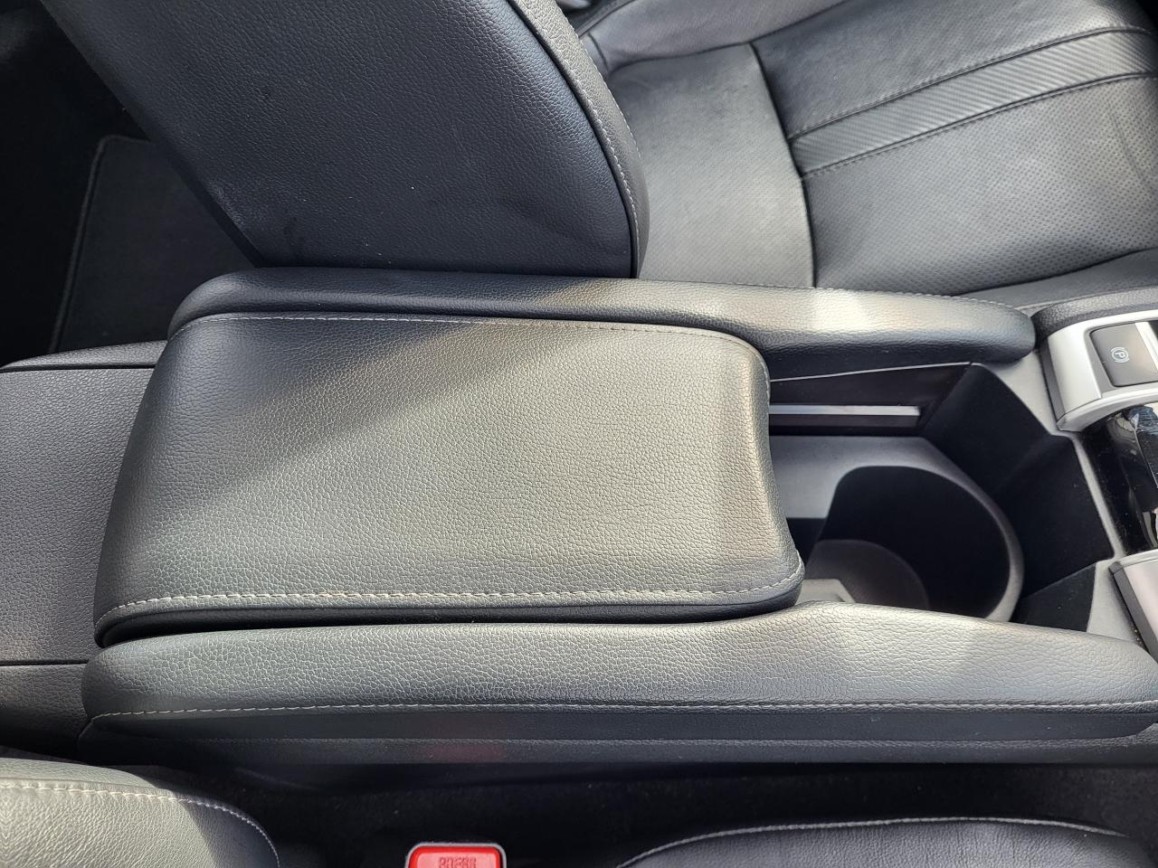 2018 Honda Civic Touring Photo