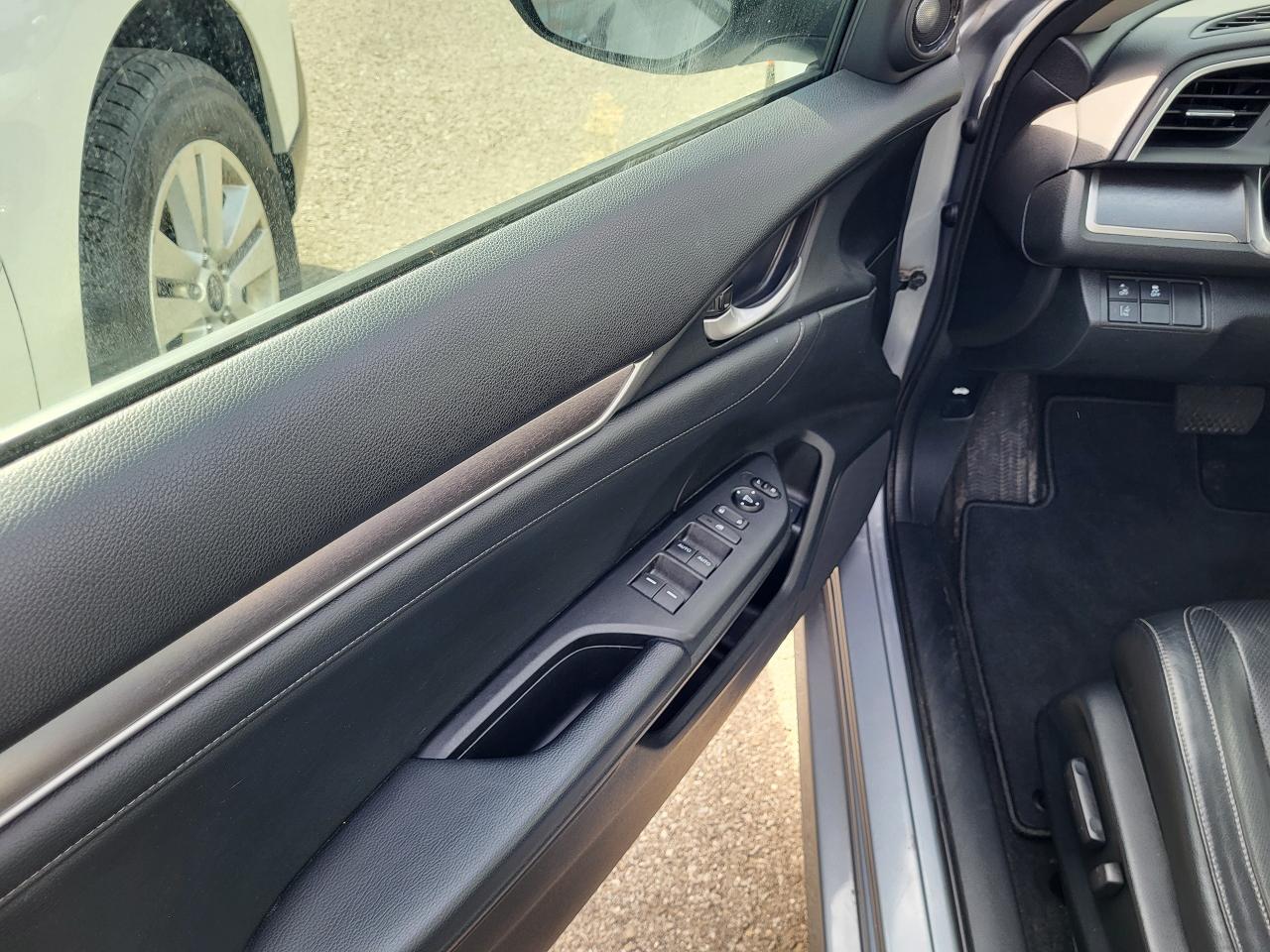 2018 Honda Civic Touring Photo