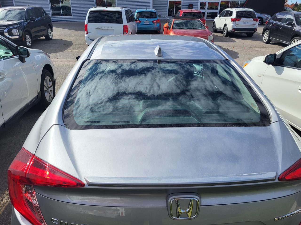 2018 Honda Civic Touring Photo