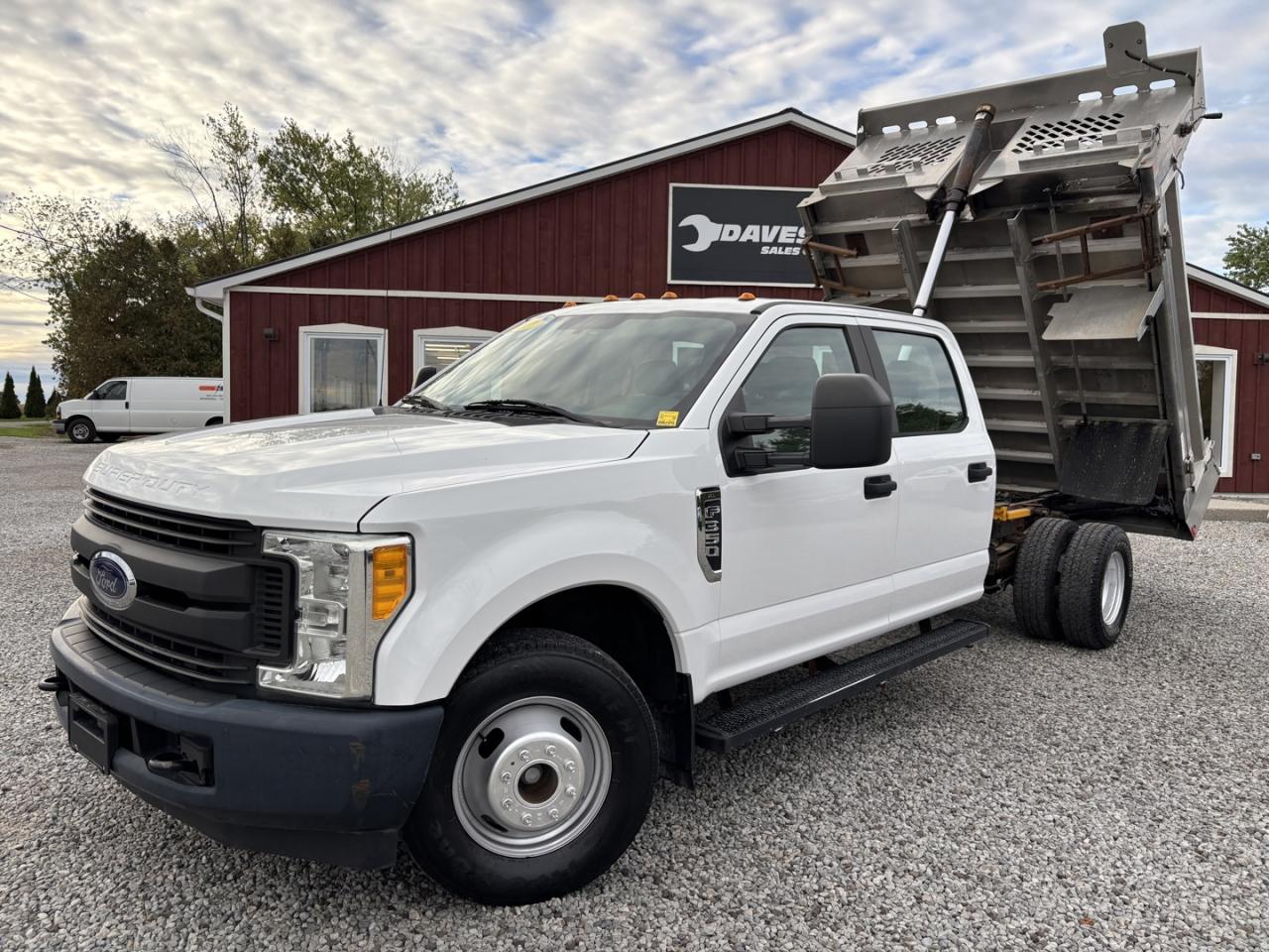 2017 Ford F-350 SD Crew Cab Dumptruck DRW 2WD Photo0