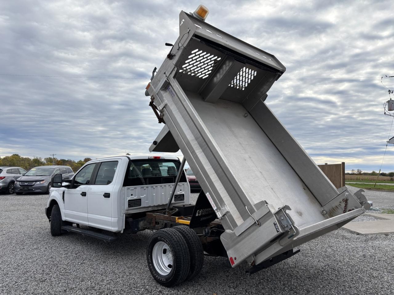 2017 Ford F-350 SD Crew Cab Dumptruck DRW 2WD Photo4