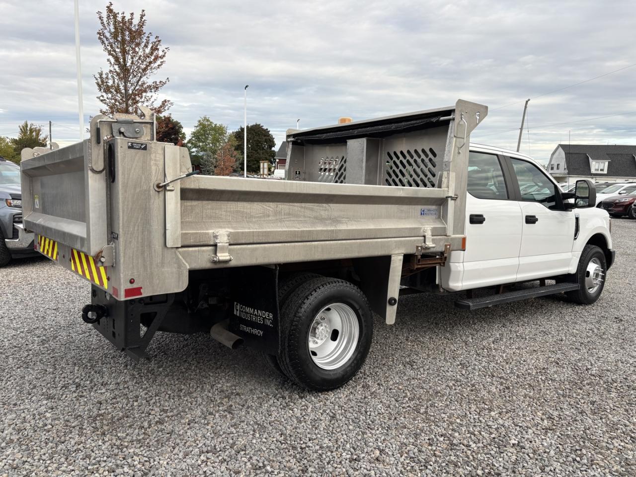 2017 Ford F-350 SD Crew Cab Dumptruck DRW 2WD Photo