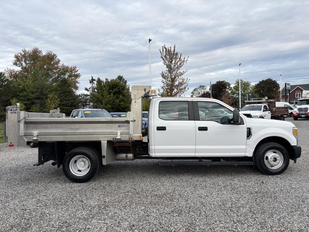 2017 Ford F-350 SD Crew Cab Dumptruck DRW 2WD Photo