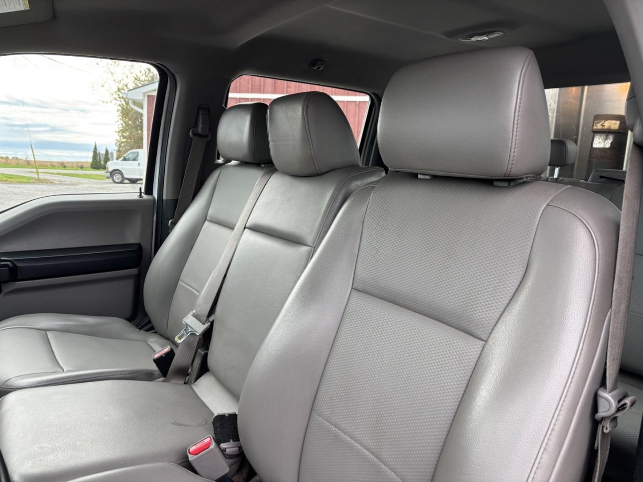 2017 Ford F-350 SD Crew Cab Dumptruck DRW 2WD Photo