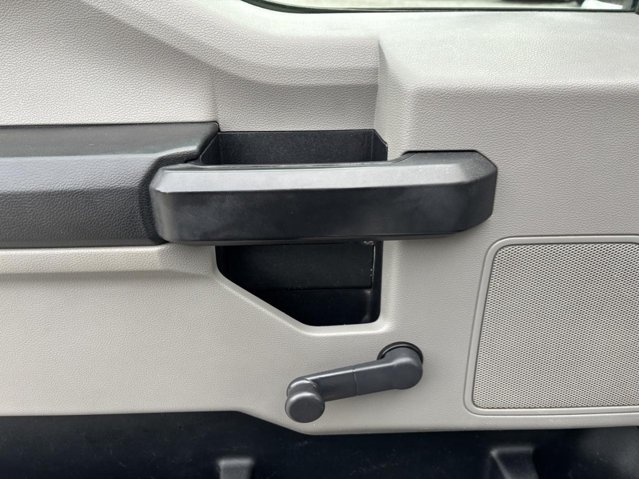 2017 Ford F-350 SD Crew Cab Dumptruck DRW 2WD Photo