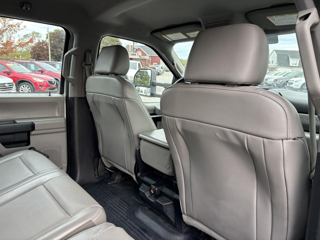 2017 Ford F-350 SD Crew Cab Dumptruck DRW 2WD Photo