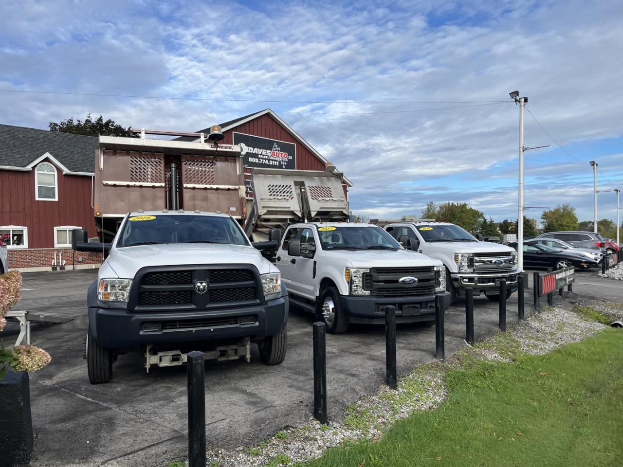 2017 Ford F-350 SD Crew Cab Dumptruck DRW 2WD Photo