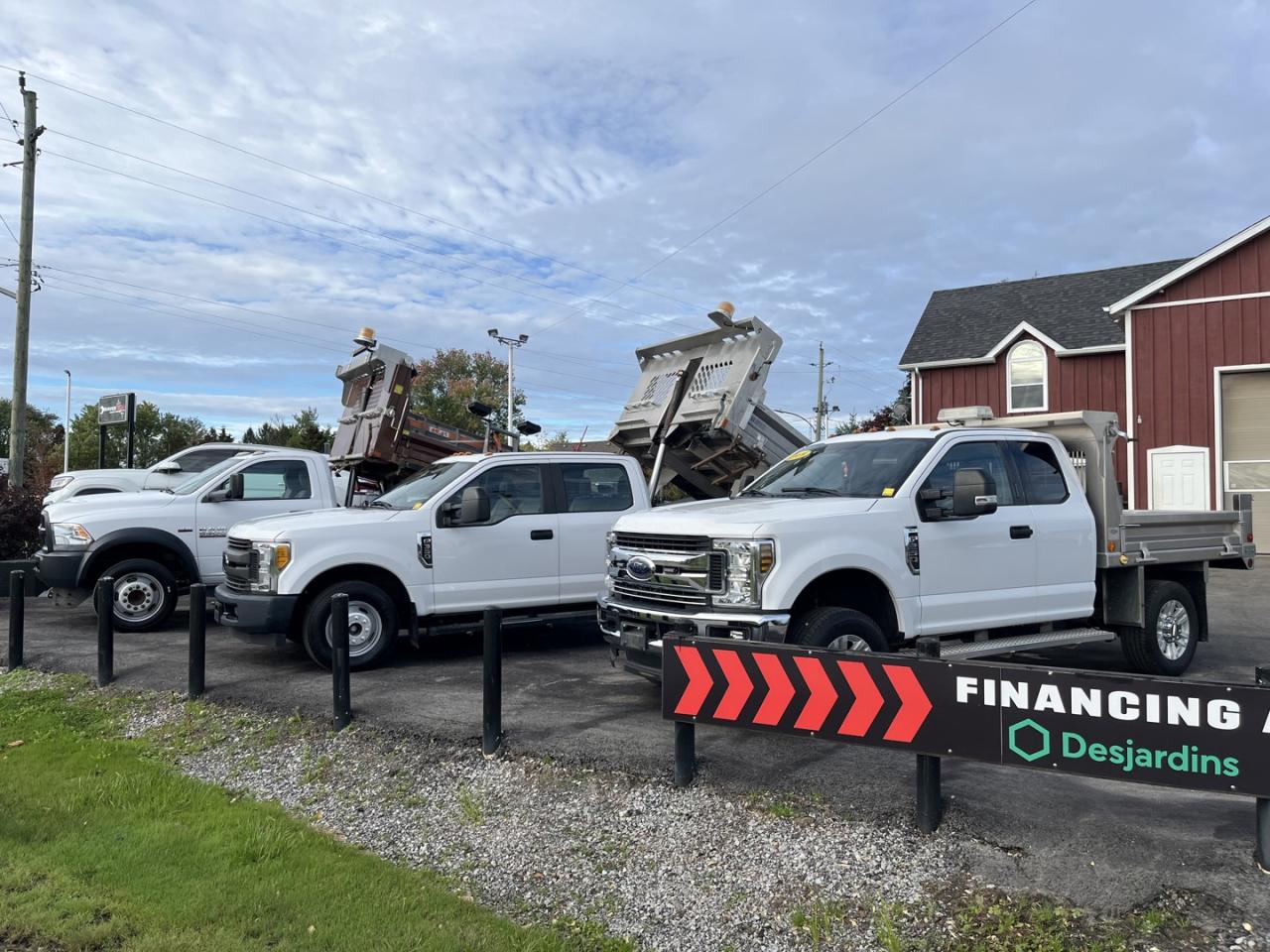 2017 Ford F-350 SD Crew Cab Dumptruck DRW 2WD Photo