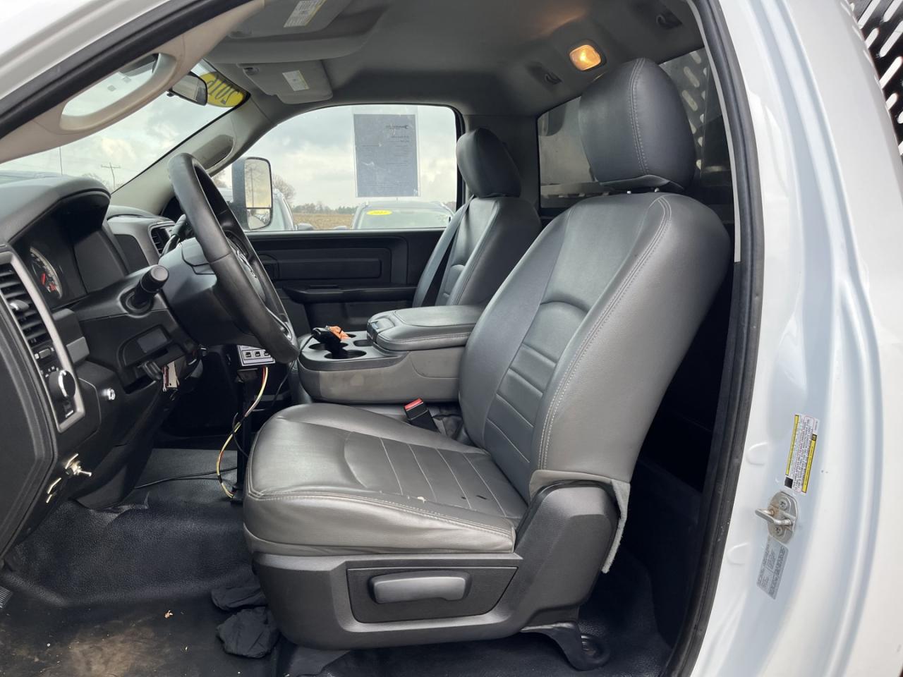 2016 RAM 5500 Tradesman ~CERTIFIED & YELLOW STICKERED~ Photo