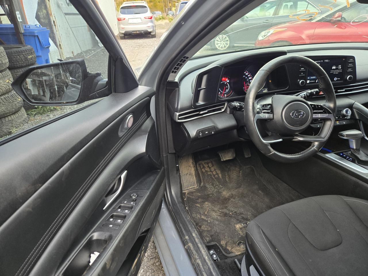 2022 Hyundai Elantra Preferred - Photo #9