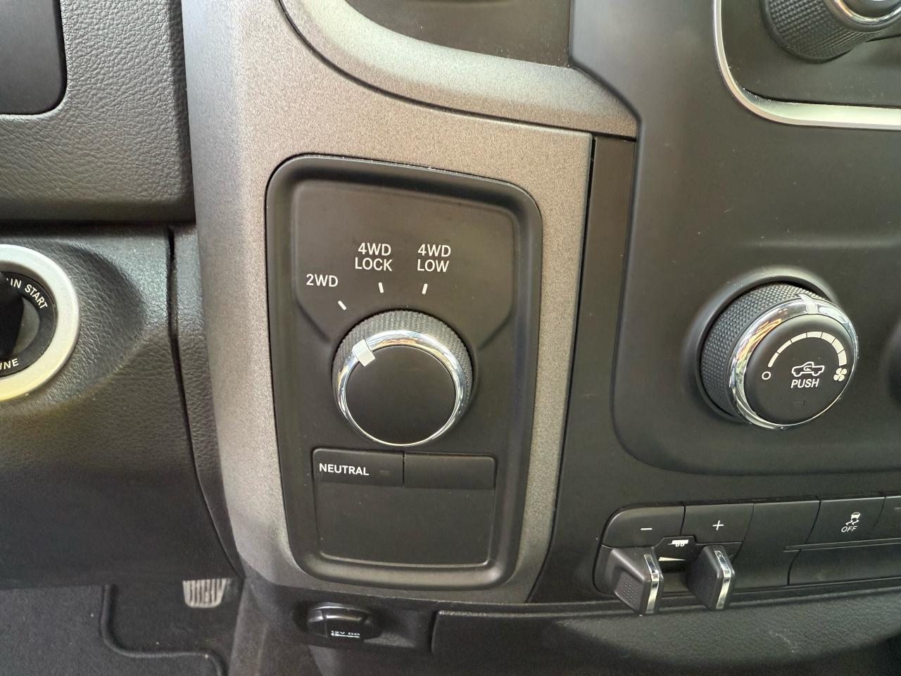 2014 RAM 1500 ST CREWCAB 5.7L HEMI Photo16