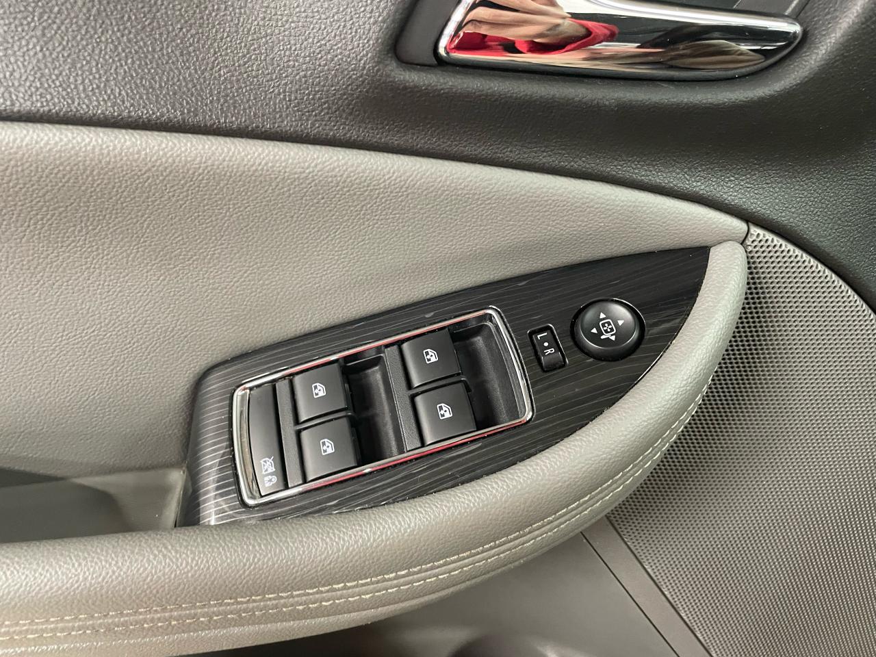 2019 Chevrolet Impala LT Photo12