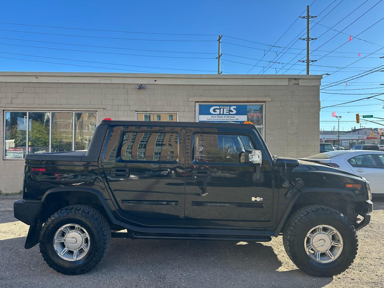 2005 Hummer H2 SUT - Photo #2