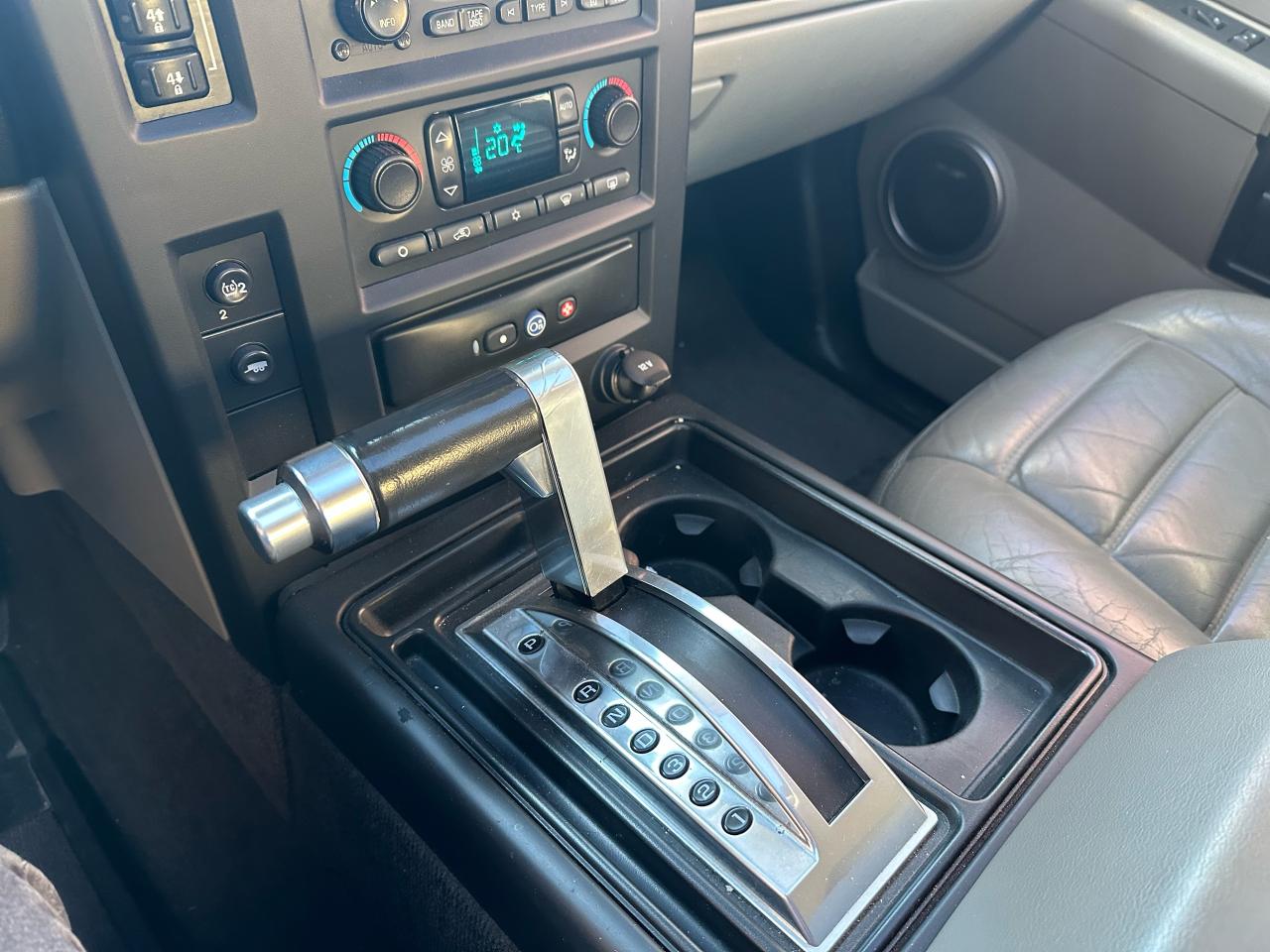 2005 Hummer H2 SUT - Photo #16