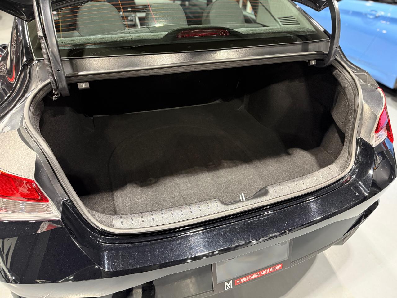 2023 Hyundai Elantra Preferred IVT w/Tech Pkg - Photo #7