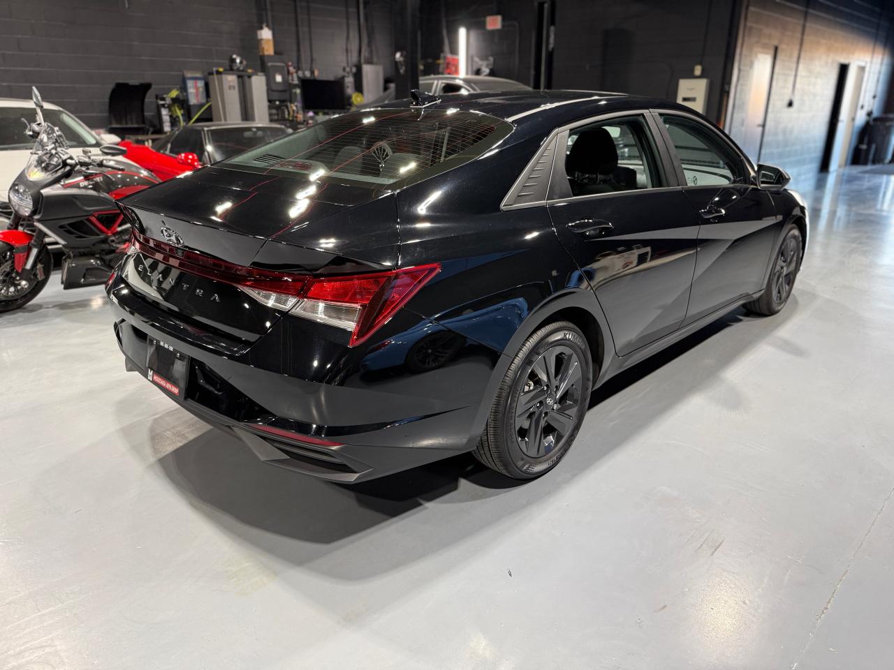 2023 Hyundai Elantra Preferred IVT w/Tech Pkg - Photo #5