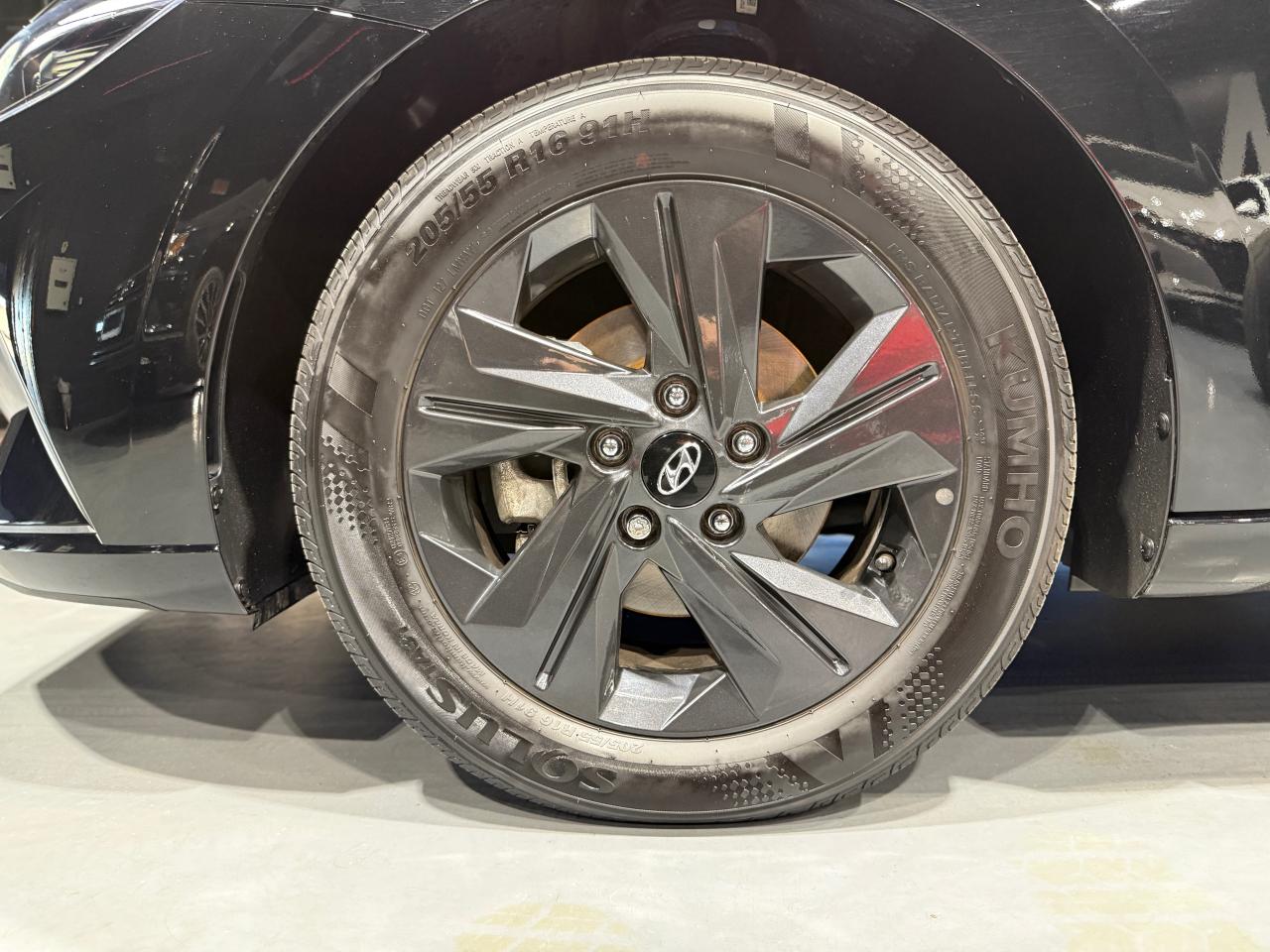 2023 Hyundai Elantra Preferred IVT w/Tech Pkg - Photo #20