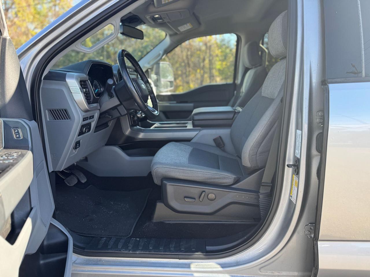 2022 Ford F-150 XLT 4WD W/ CAP CLEAN CARFAX | ONE OWNER - Photo #19