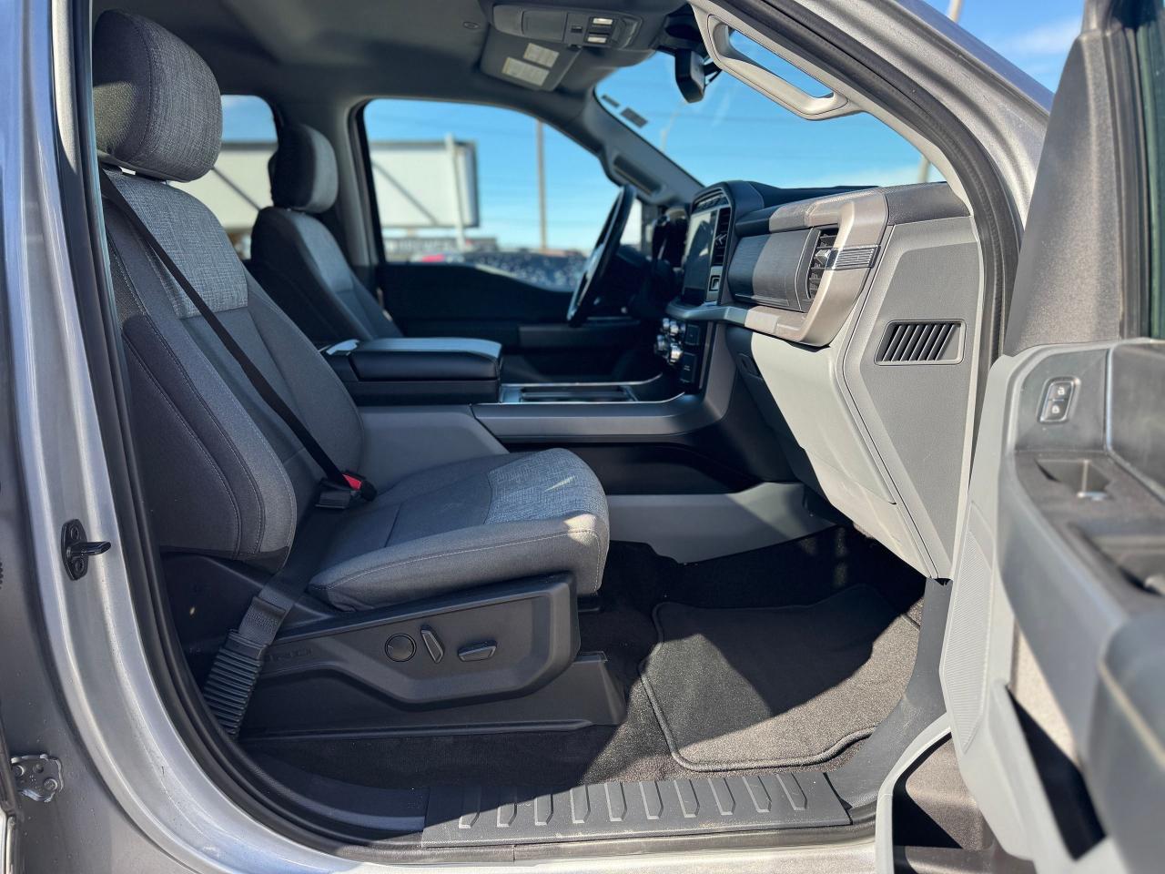 2022 Ford F-150 XLT 4WD W/ CAP CLEAN CARFAX | ONE OWNER - Photo #37
