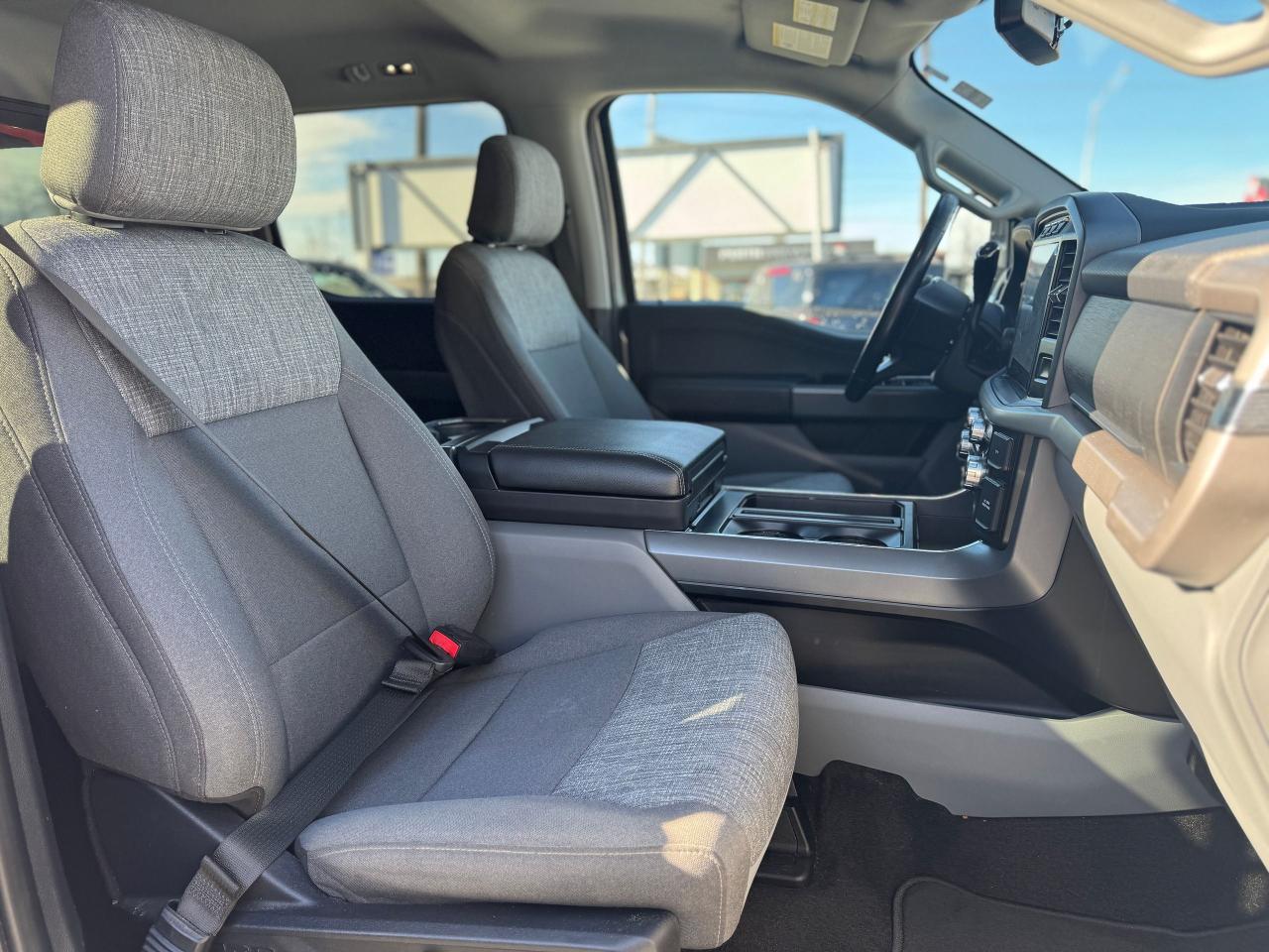 2022 Ford F-150 XLT 4WD W/ CAP CLEAN CARFAX | ONE OWNER - Photo #38