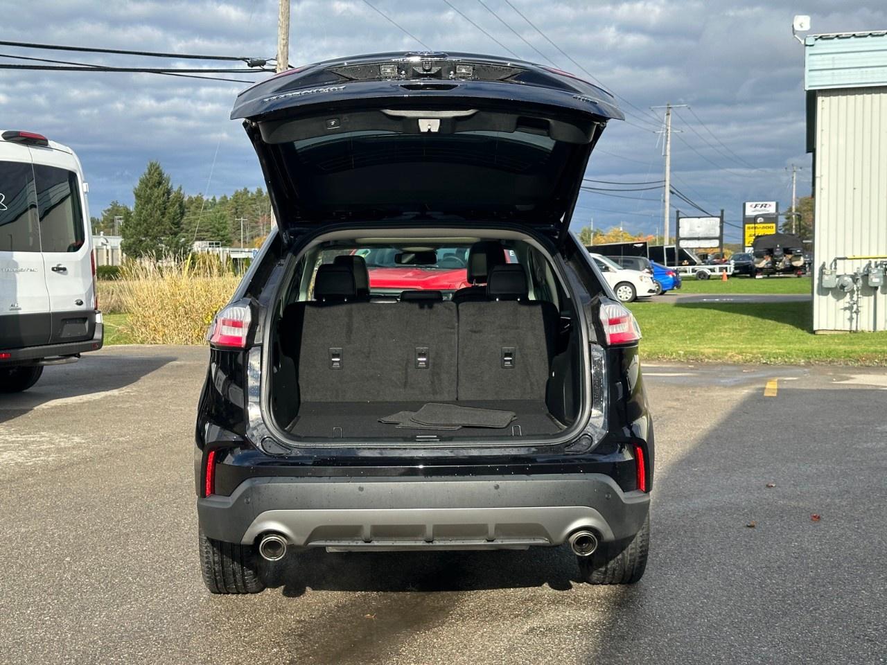 2022 Ford Edge Titanium AWD Photo