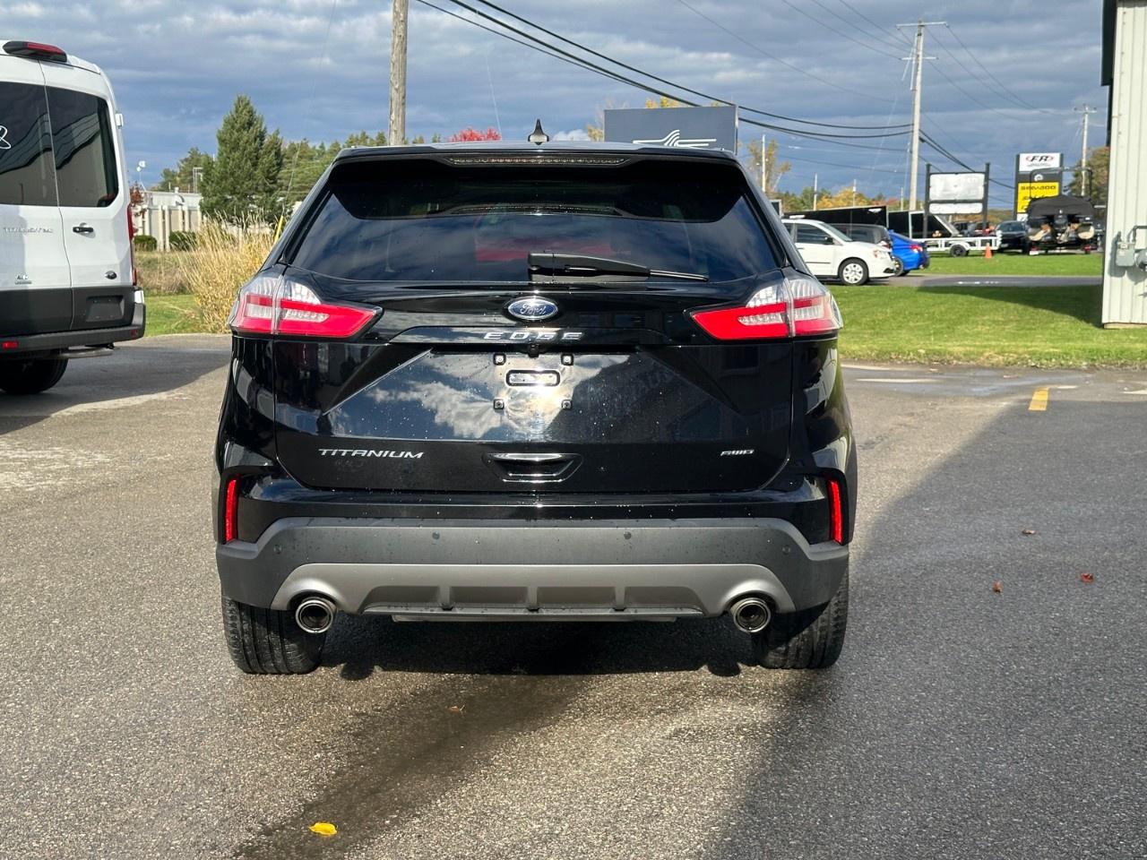 2022 Ford Edge Titanium AWD Photo