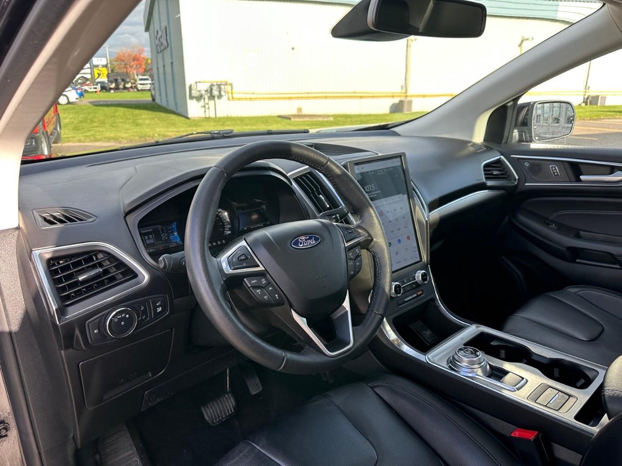 2022 Ford Edge Titanium AWD Photo